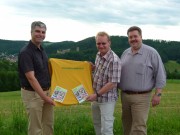 Die Personen v. l.: Tourismus-Stadtrat Ernst Bauer, Akademie-Leiter Ing. Klaus Karpf MSc und Vizebrgermeister Josef Freiler. Foto frei zum Abdruck. Fotocopyright: sterreichische Outdoor-Akademie